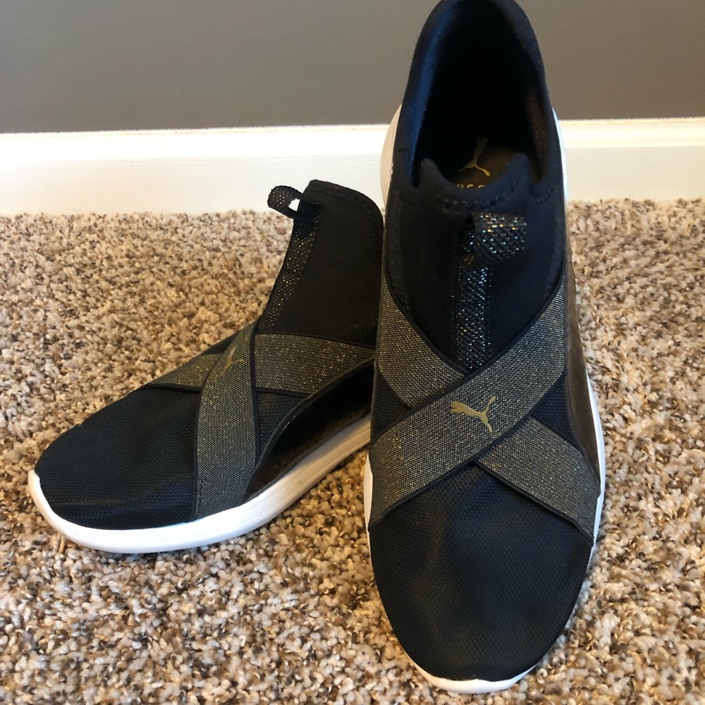 Puma slip on sneakers black/gold 9.5